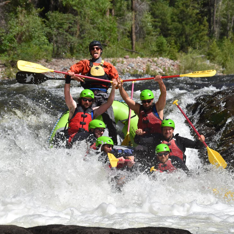free-photo-of-people-on-rafting-adventure